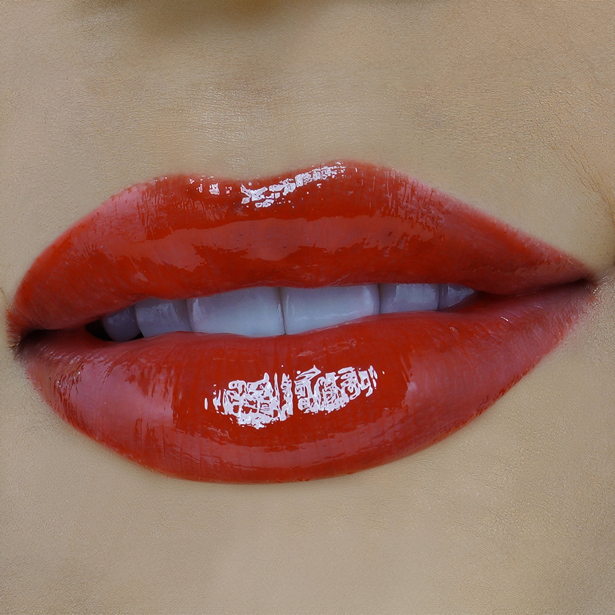 HueKiss Colour Ink Lip Gloss g15. Offers Ultra-Hydration and Nourishment