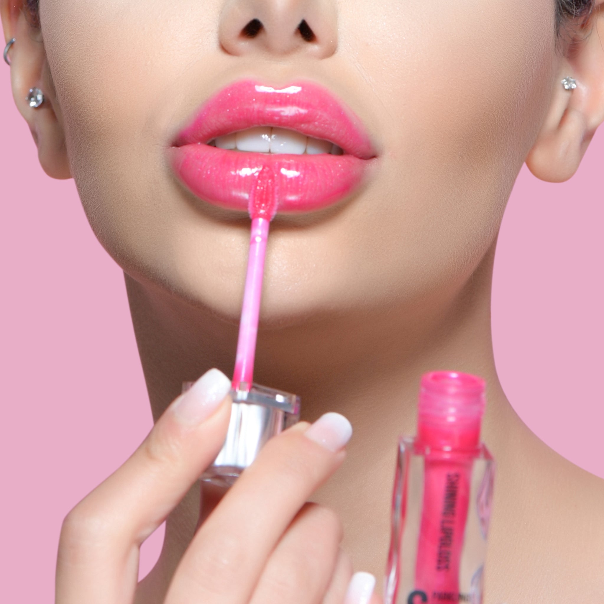 LuxeLustre_Shininy_Lip_Gloss_s01 |
 Infused With Coconut Oil, Argan Oil and Vitamin E